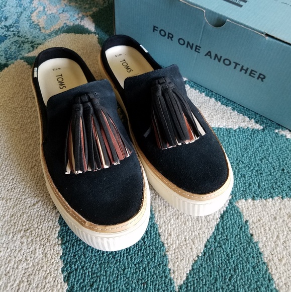 SOLD 》NEW!《Toms Black Suede Tassel Sunrise Mule - Picture 3 of 7